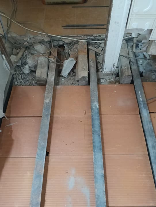 Forjado nuevo con viguetas metálicas y bovedilla cerámica colocado por JIMA